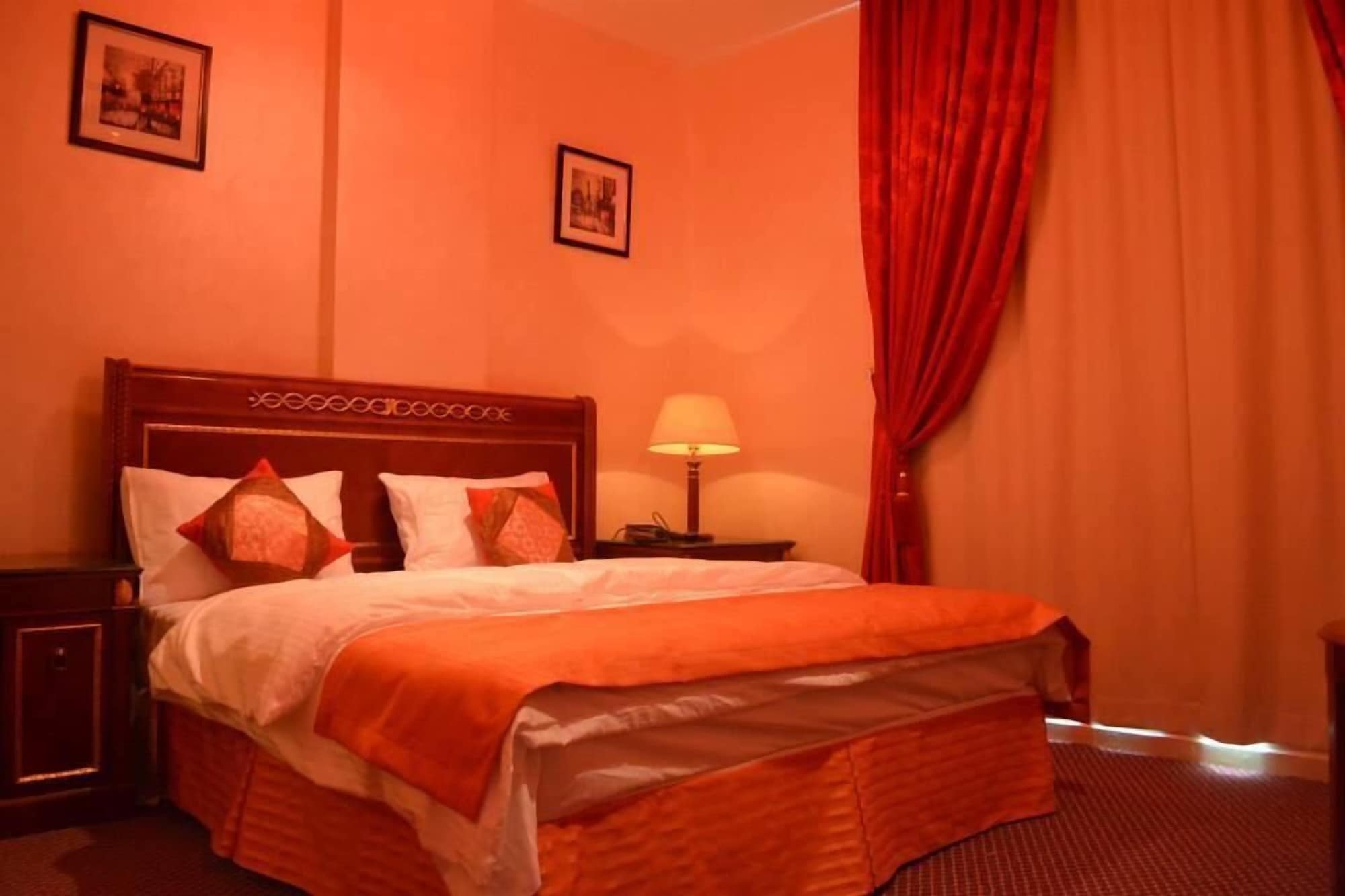 DELUXE, DOUBLE BED