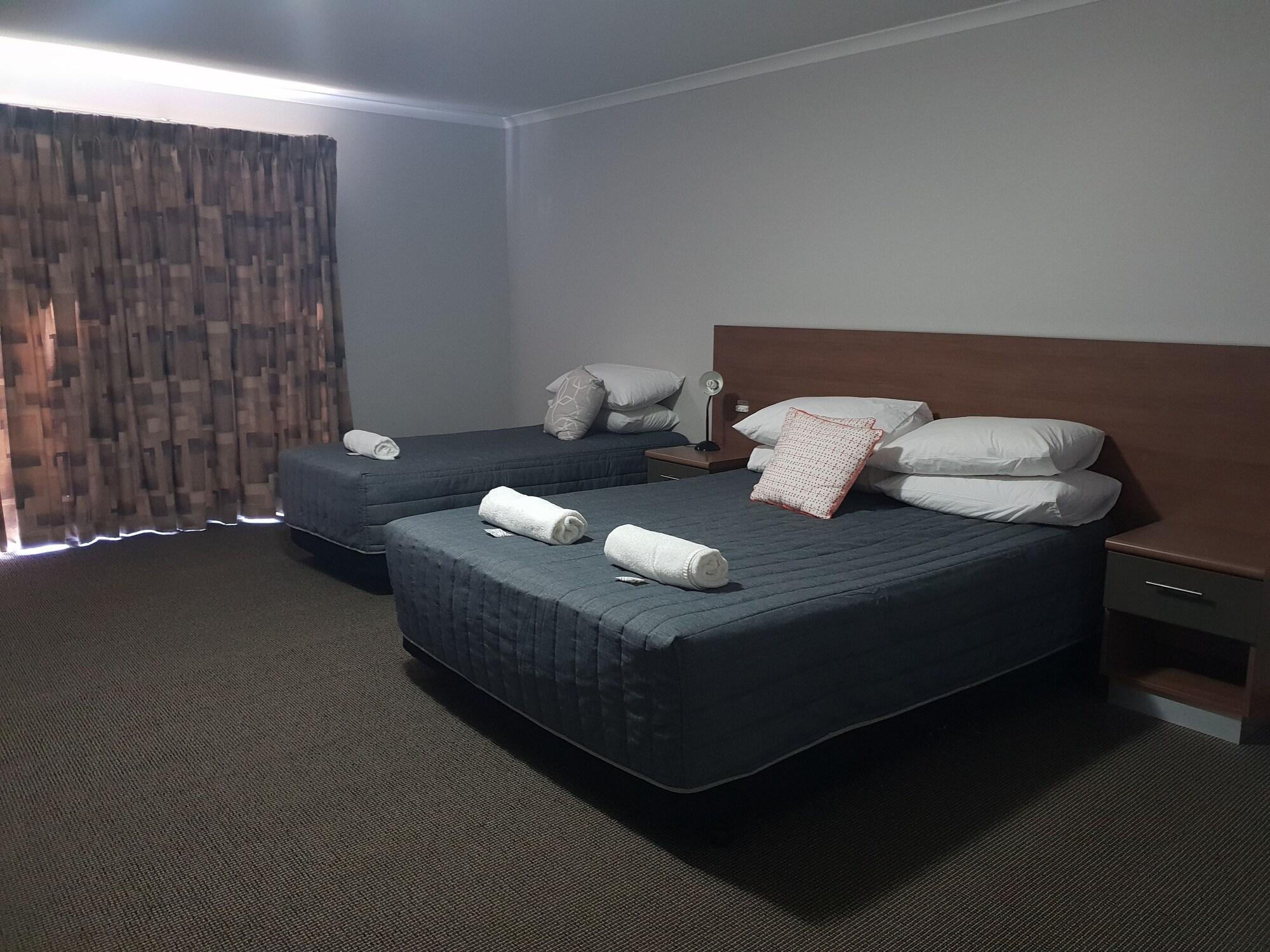 Coro Club Motel 10/25