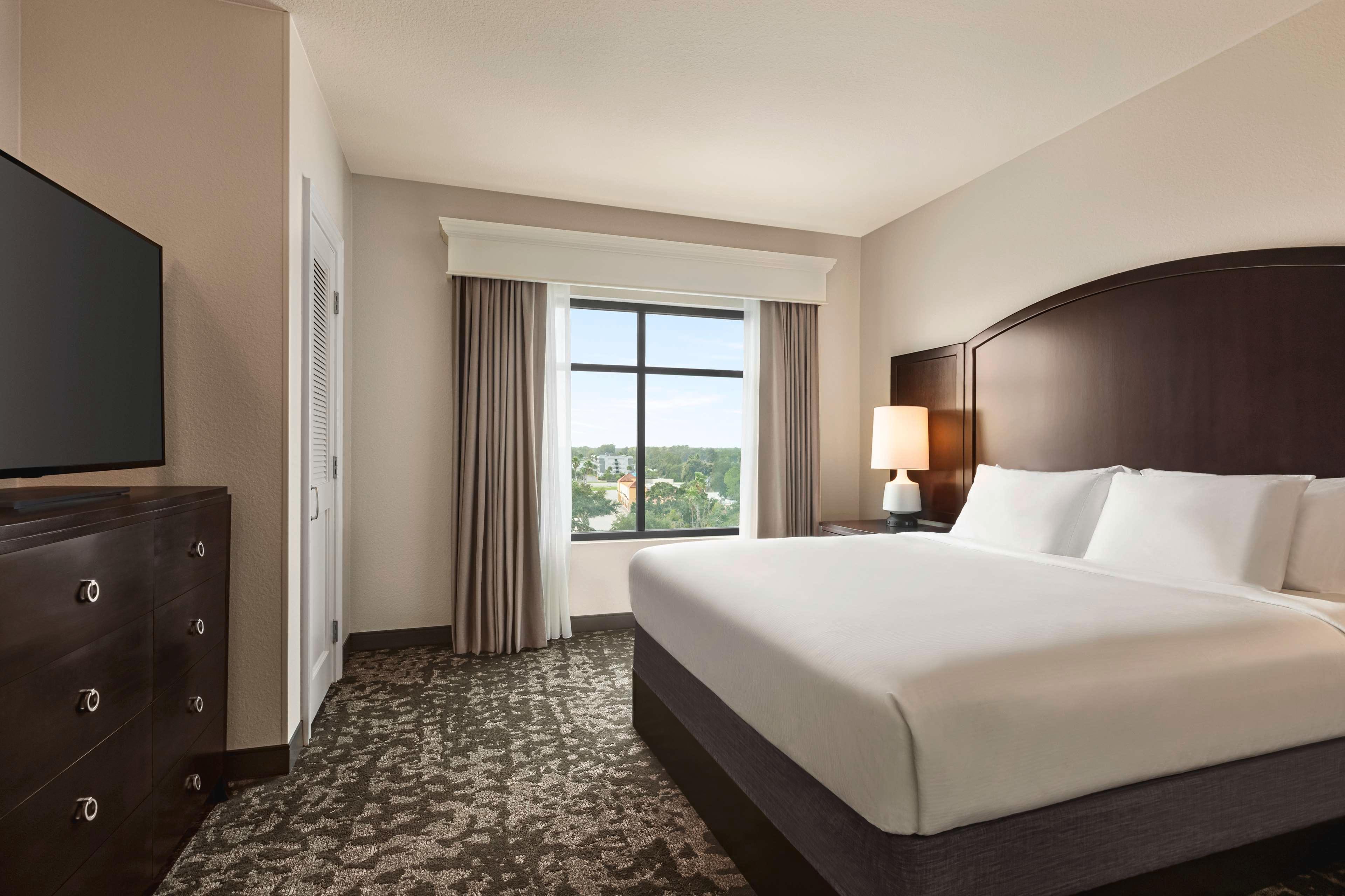 ROOM, KING BED, CORNER, ACCESSIBLE