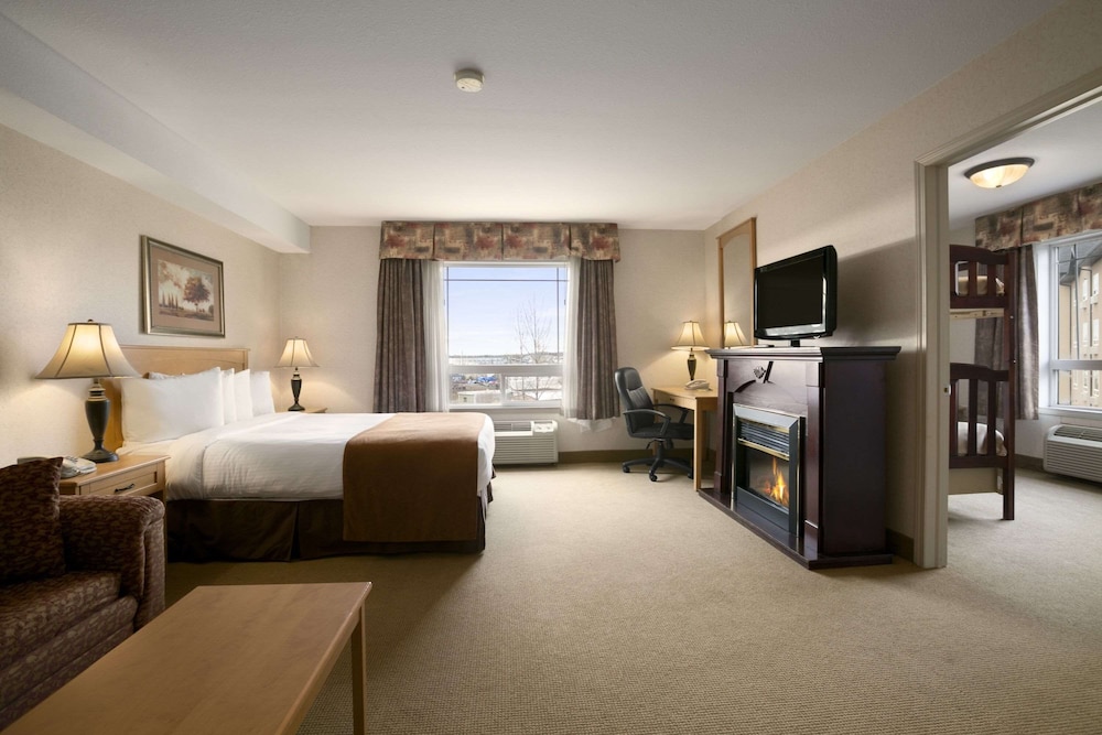 Standard, King Bed, Exterior Entrance