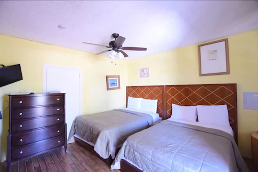 Coral Harbour Beach House And Villas 15/50