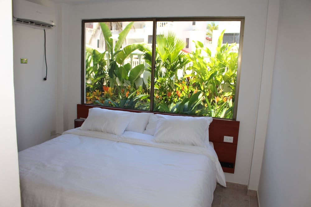 3 Bedrooms, Family, Cabin, 1 King and 4 Single Beds, Pool View, Sofa