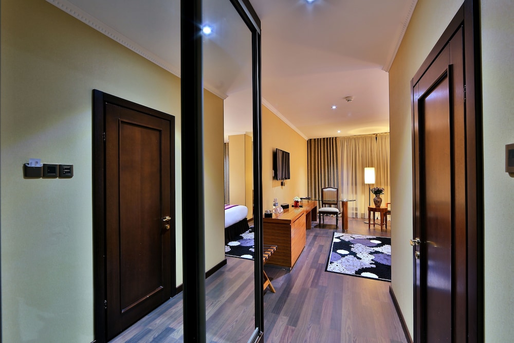 Damas International Hotel 43/48