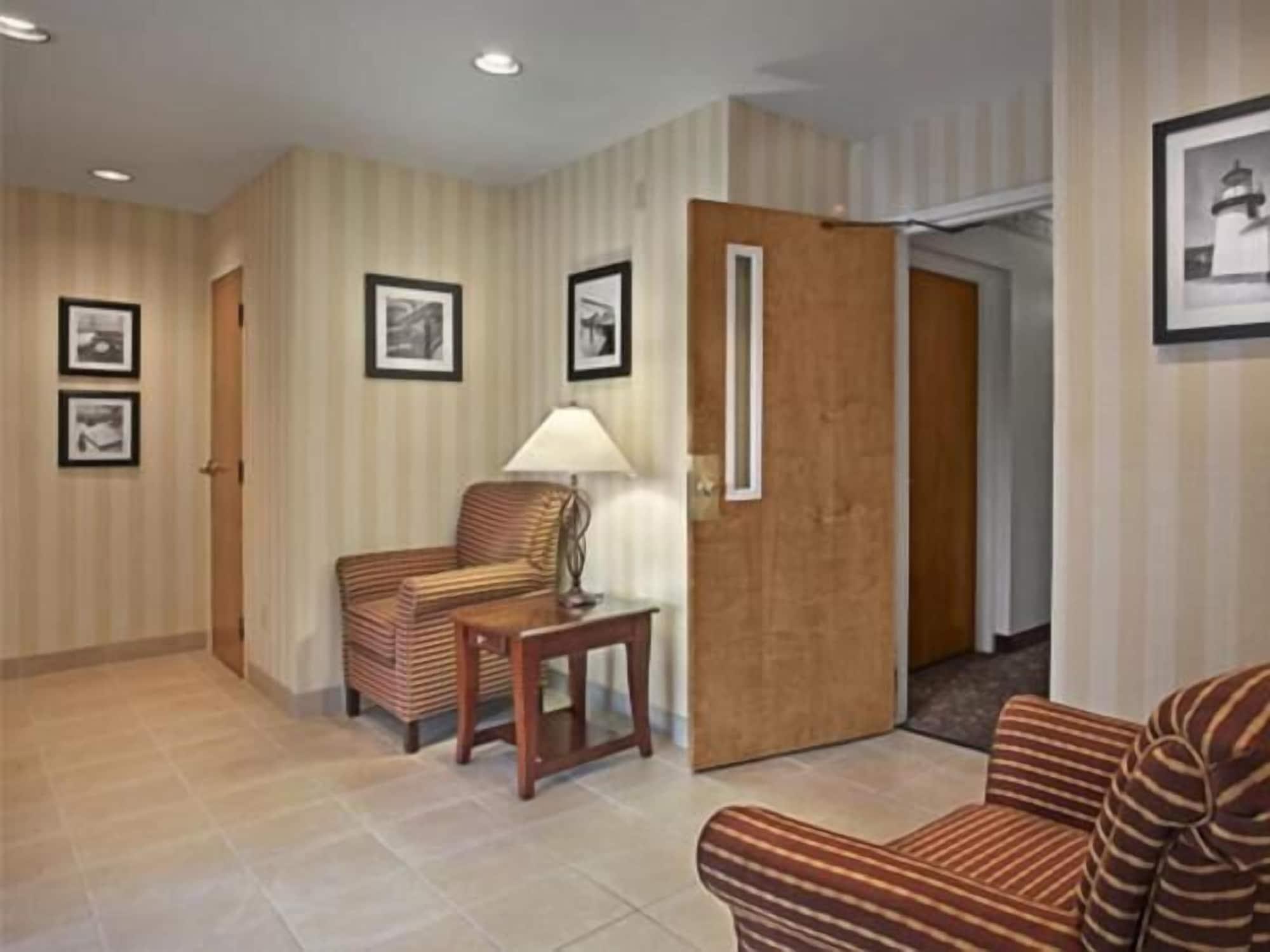Rosemont Suites 15/19