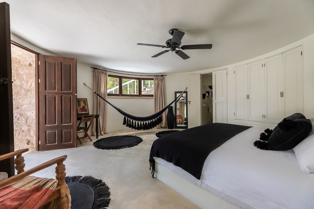 Tower, King Bed