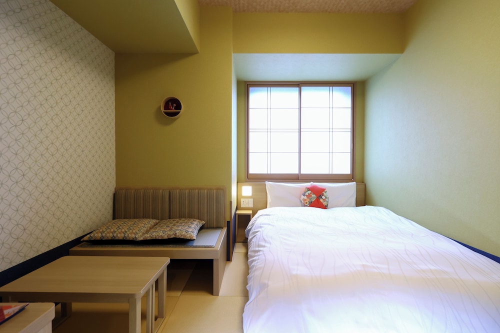 ROOM, DOUBLE BED