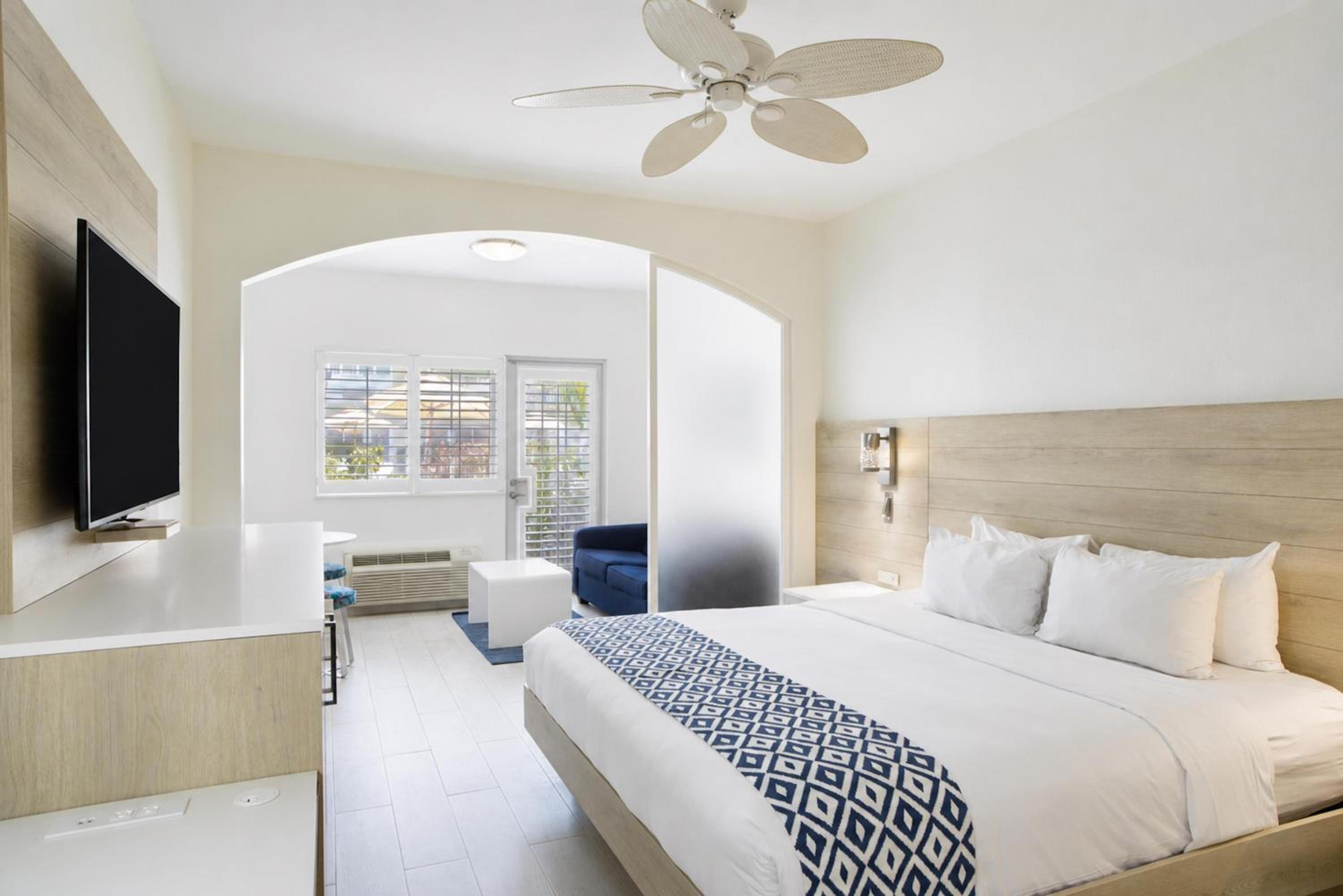 Room, King Bed, Pool Side, Terrace