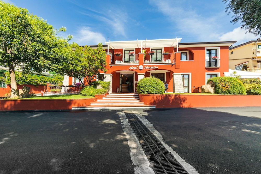 Nicoletta Hotel 66/69