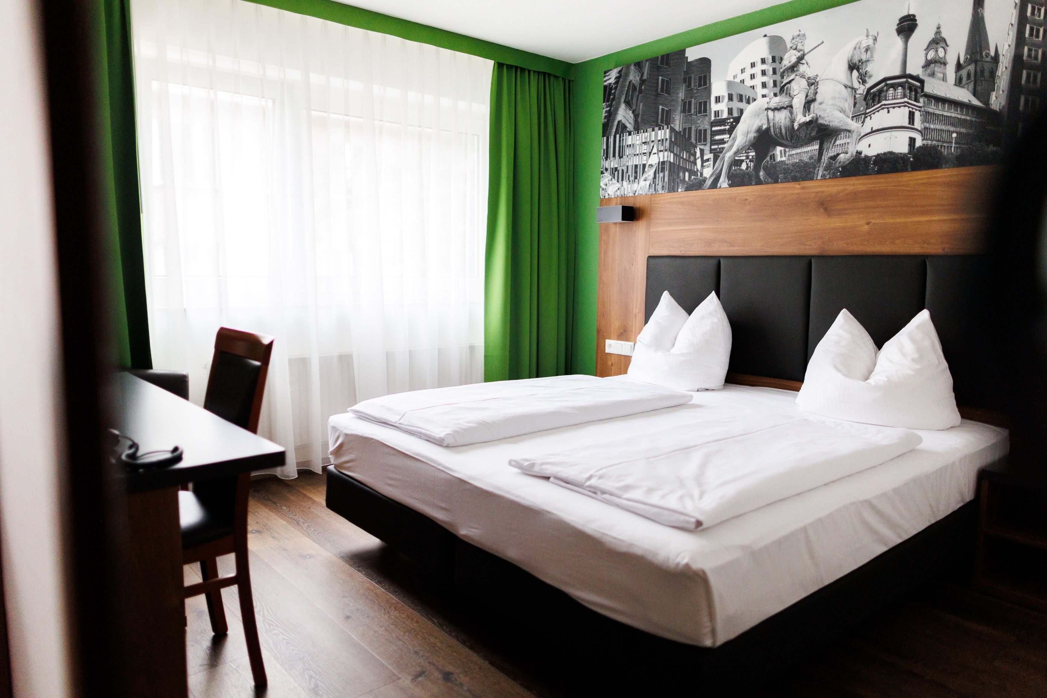 DELUXE, DOUBLE BED