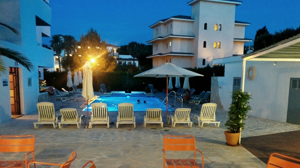 Apartamentos Sureda 58/64