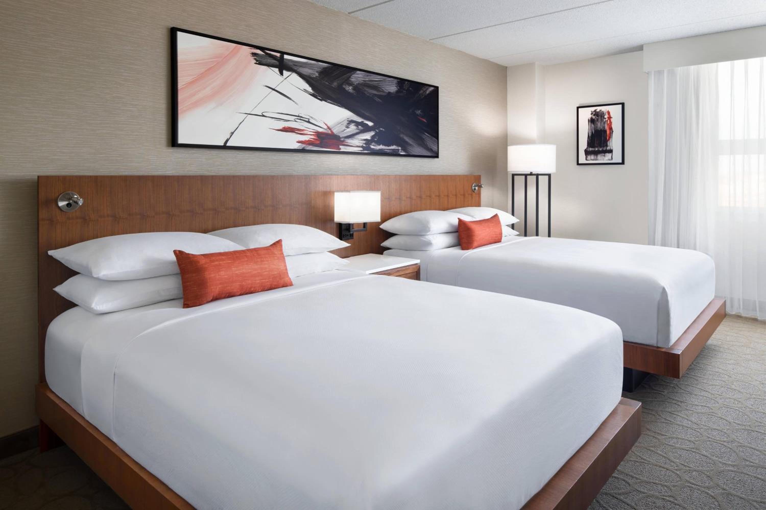 Guest Room, King Bed, 2 Queen Beds, Pool Side, Sofa