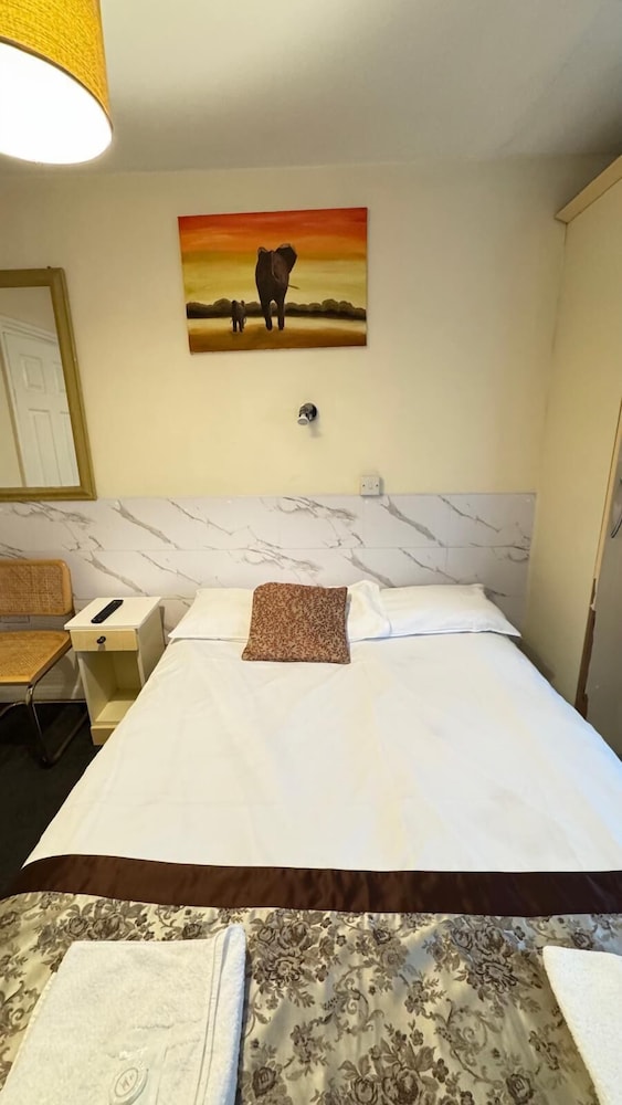Hotel Earls Court 50/50