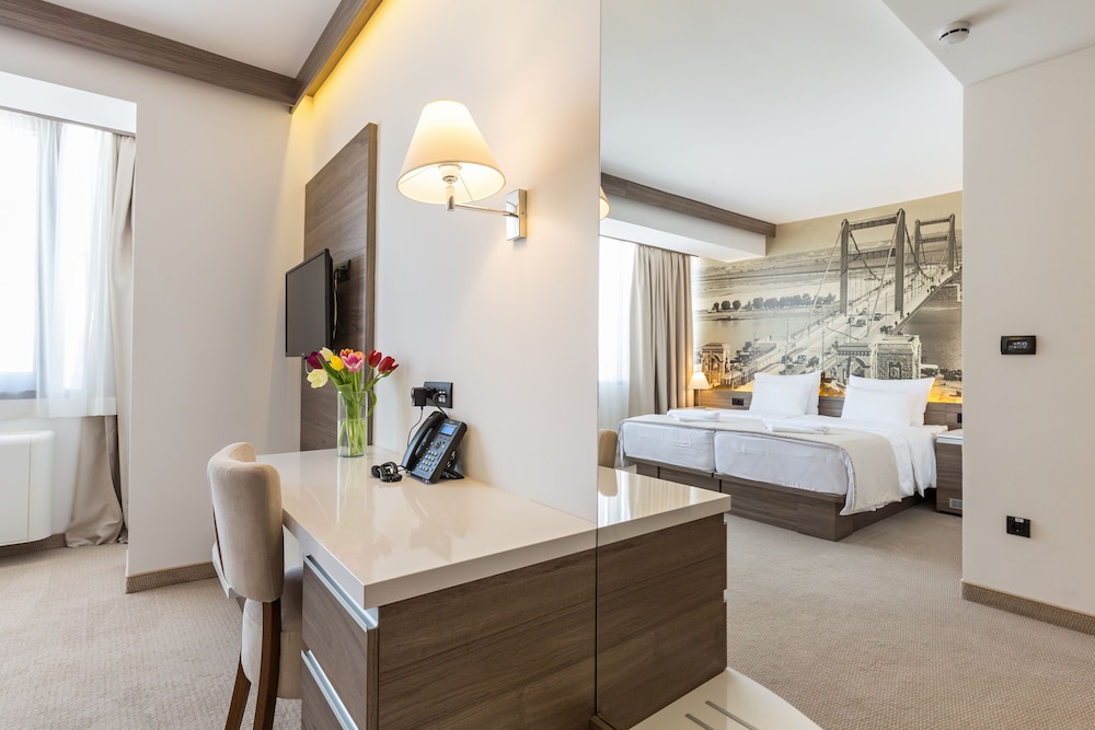 Royal Inn Hotel 36/37