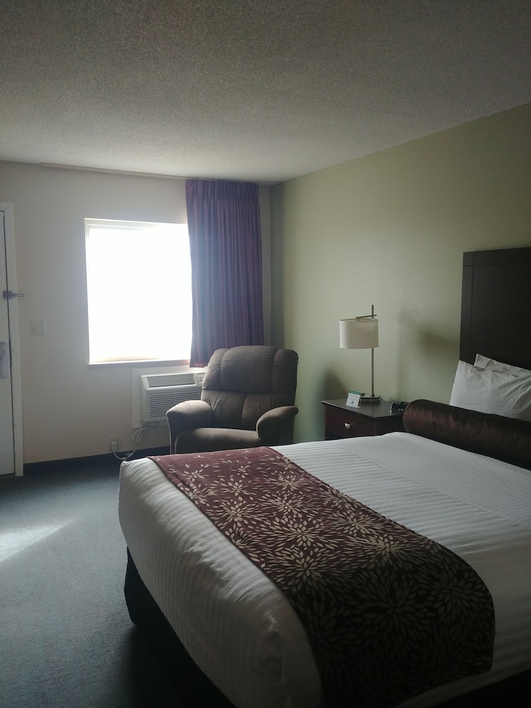 Boarders Inn and Suites Broken Bow 13/43