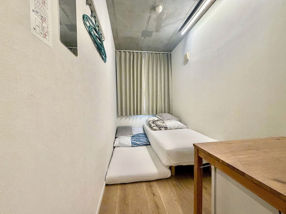 Kangaroo Hotel Side B 29/63