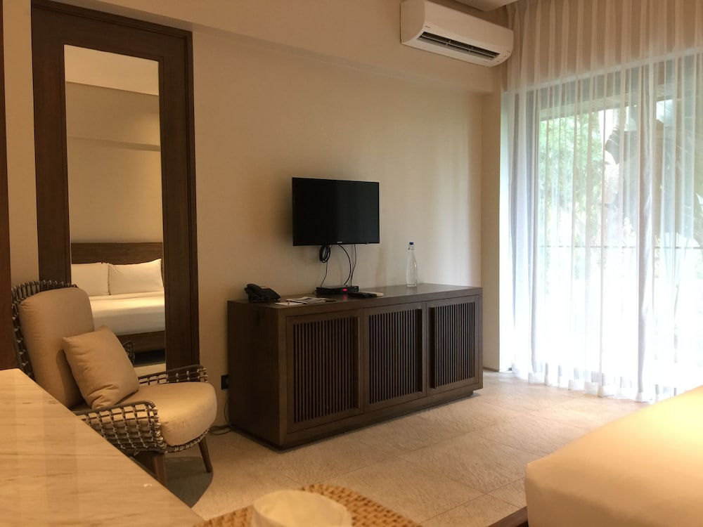Amorita Resort 8/75