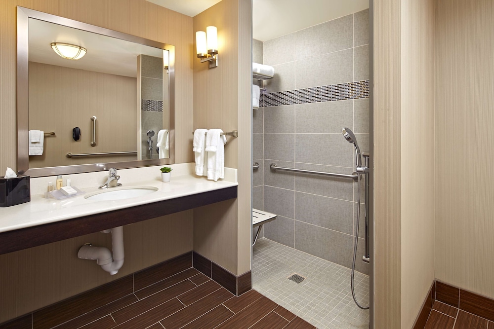 Hilton Garden Inn Los Angeles Redondo Beach 10/48
