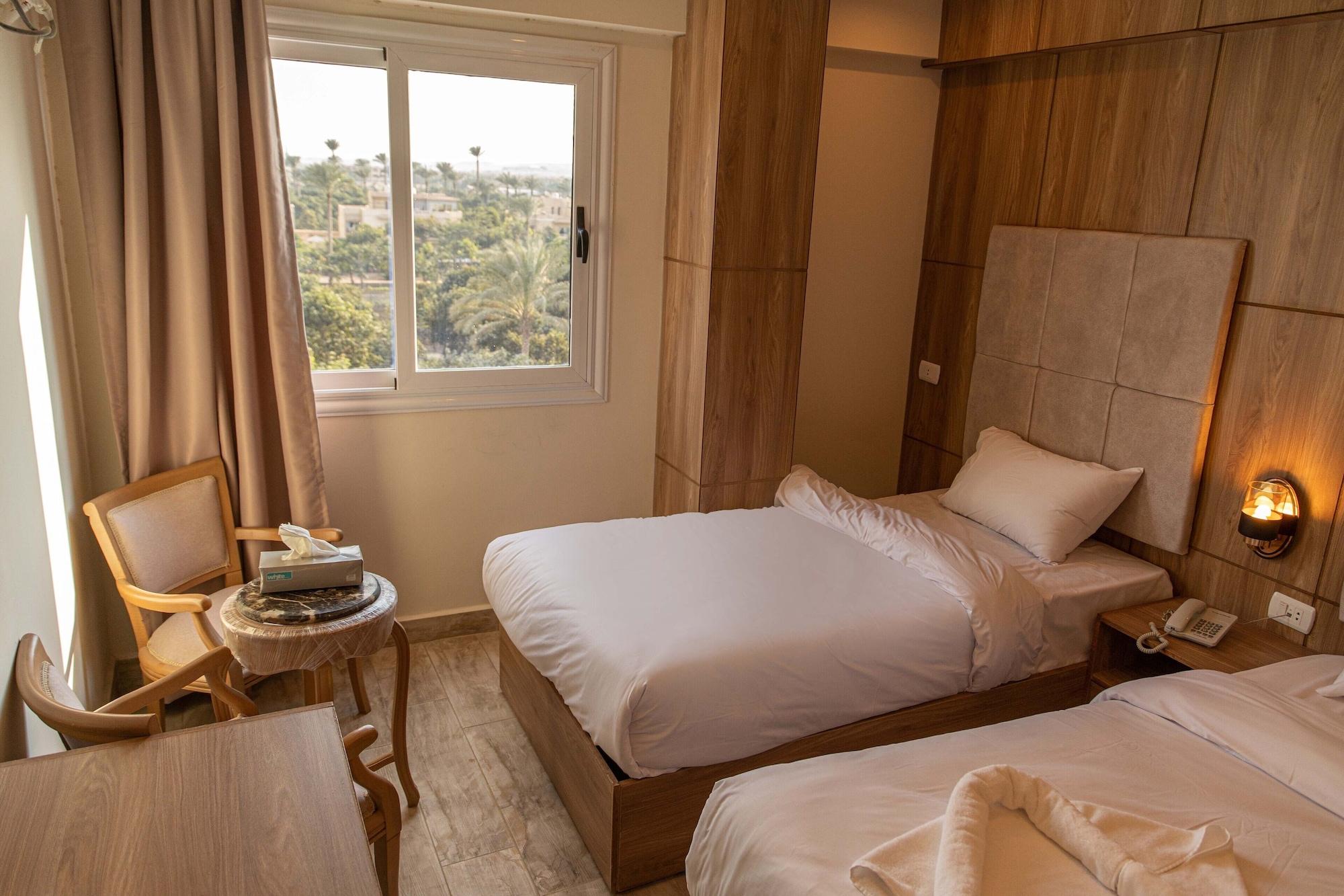 غرفة بسرير مزدوج بإطلالة على الحديقة، Nine Pyramids View Hotel 6/8