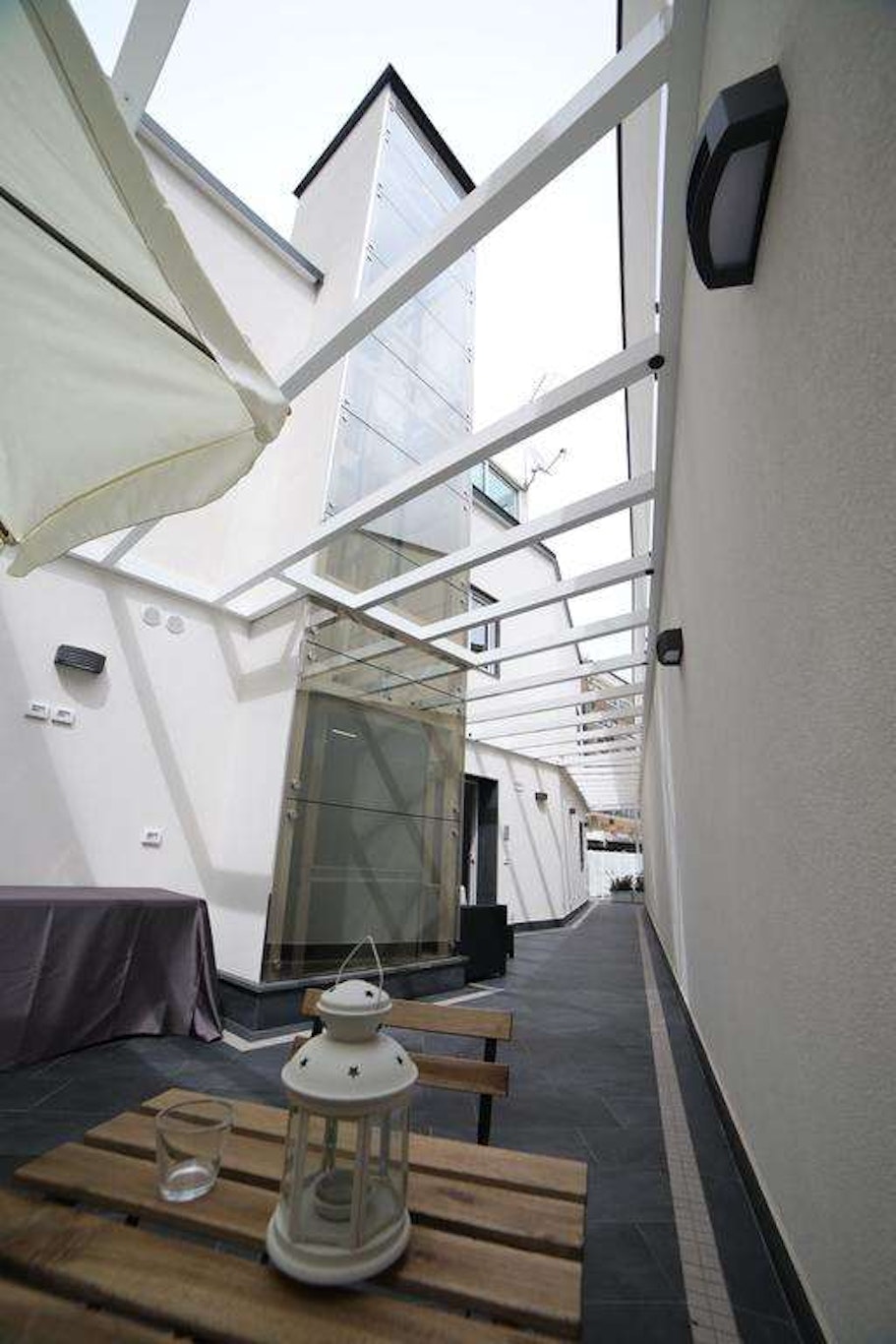 8 Room Hotel 57/80