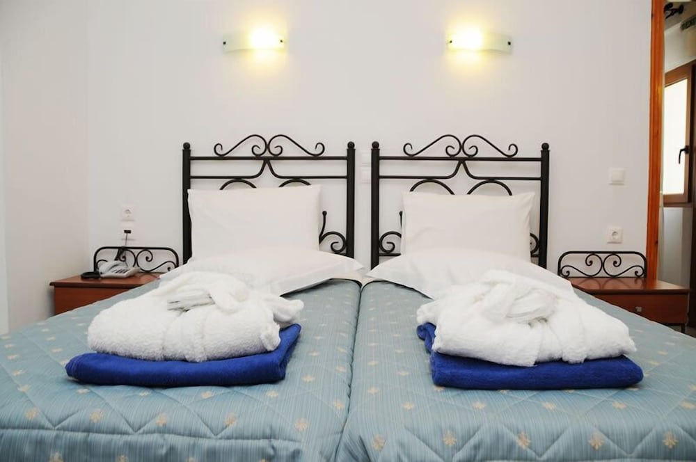 SKIATHOS ISLAND SUITES 12/50