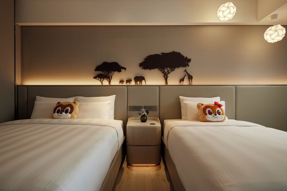 LOTTY LORRY, FAMILY, TWIN BEDS