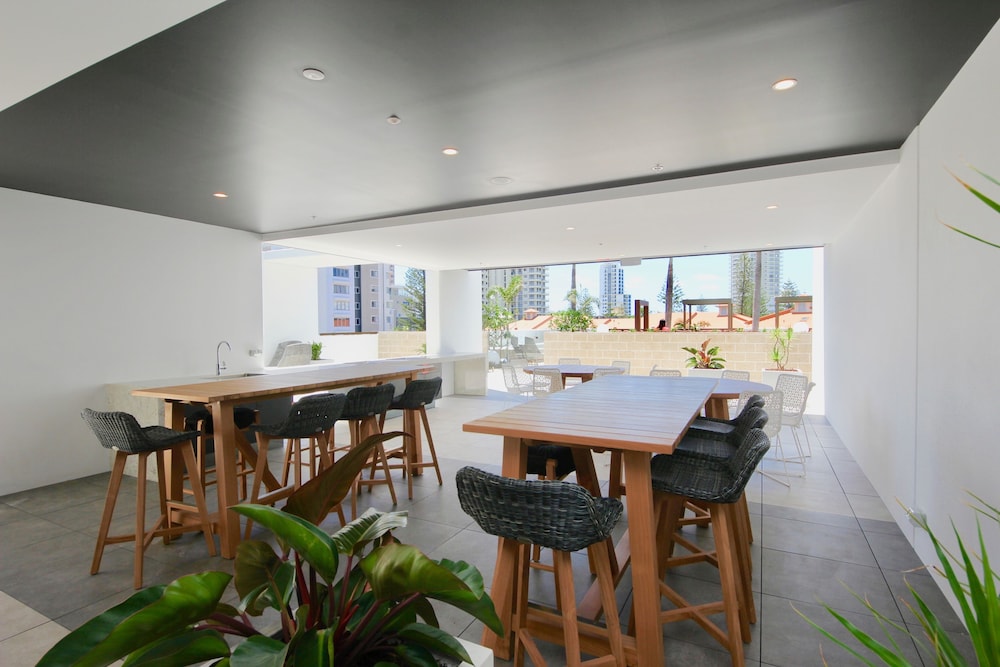 Qube Broadbeach 37/50