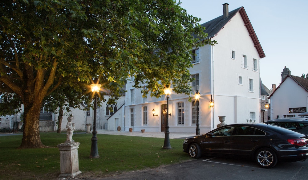 Le Relais Des Trois Chateaux 51/55