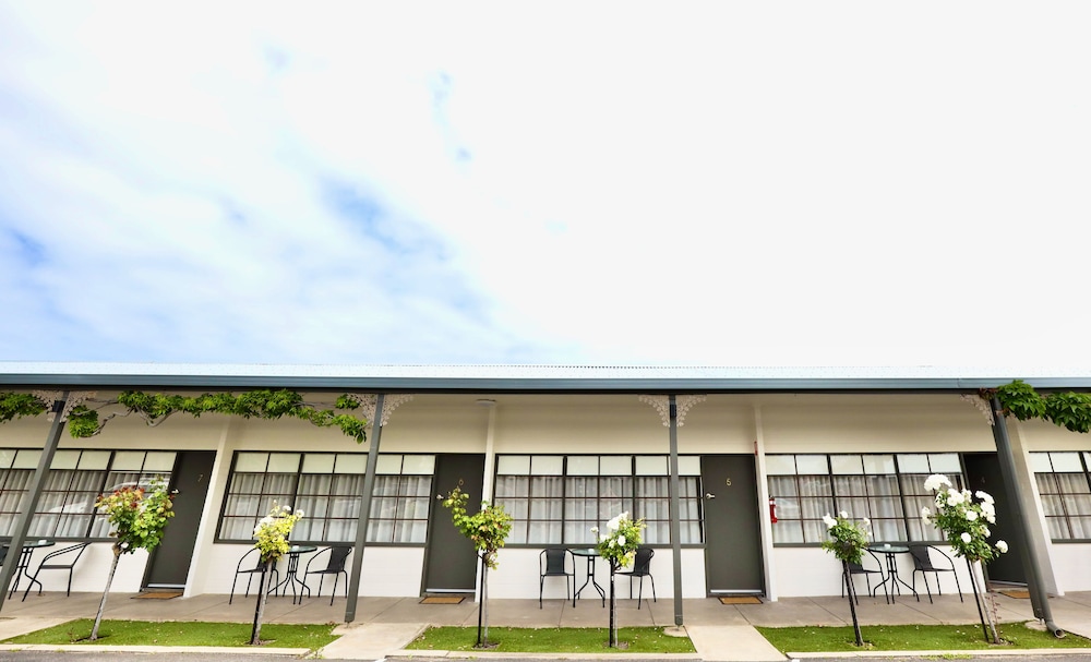 GUICHEN BAY MOTEL 2/54