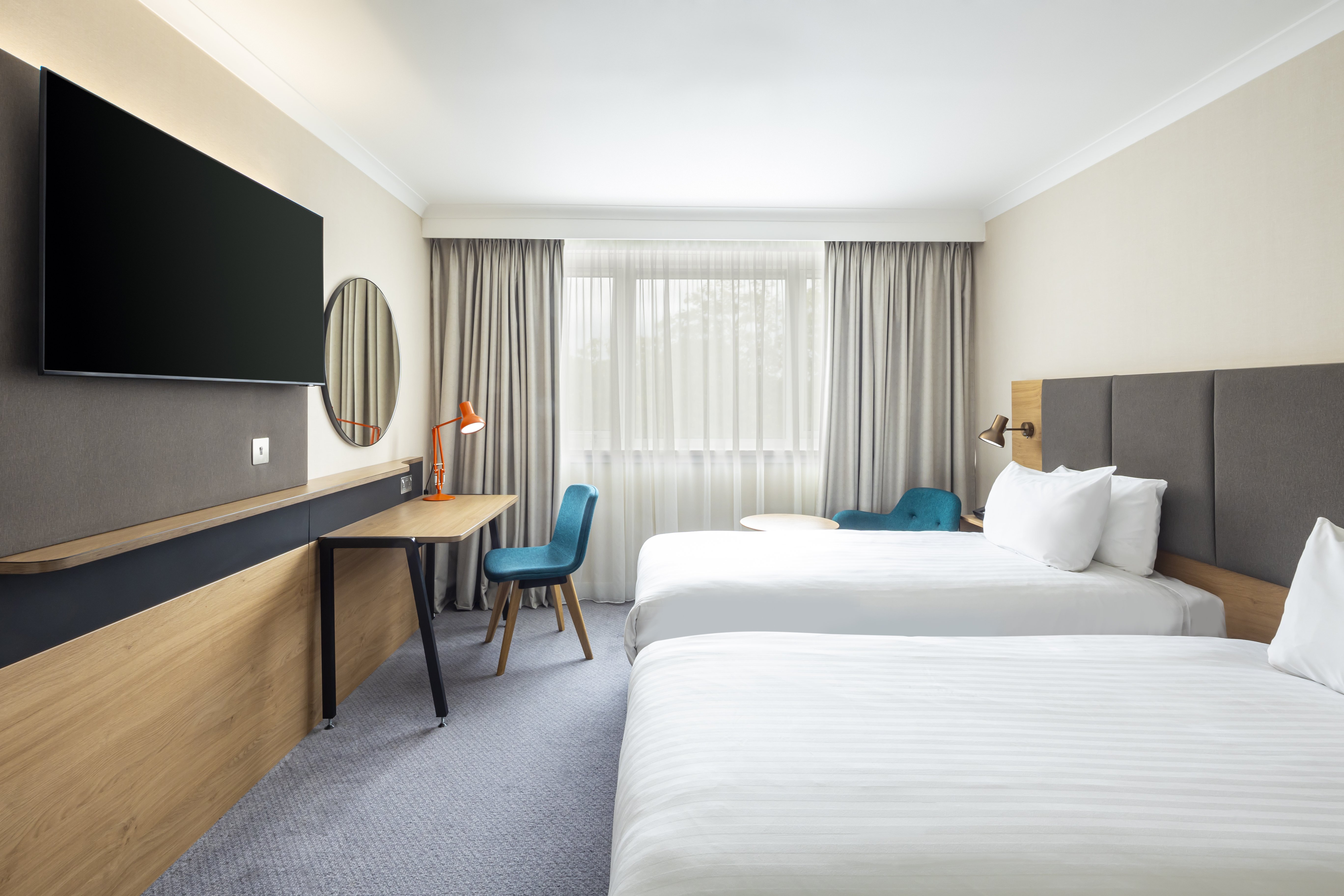 Holiday Inn Gatwick Airport 19/75