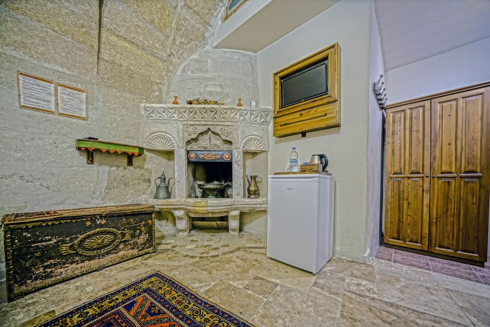 Elysee Cave House 7/100