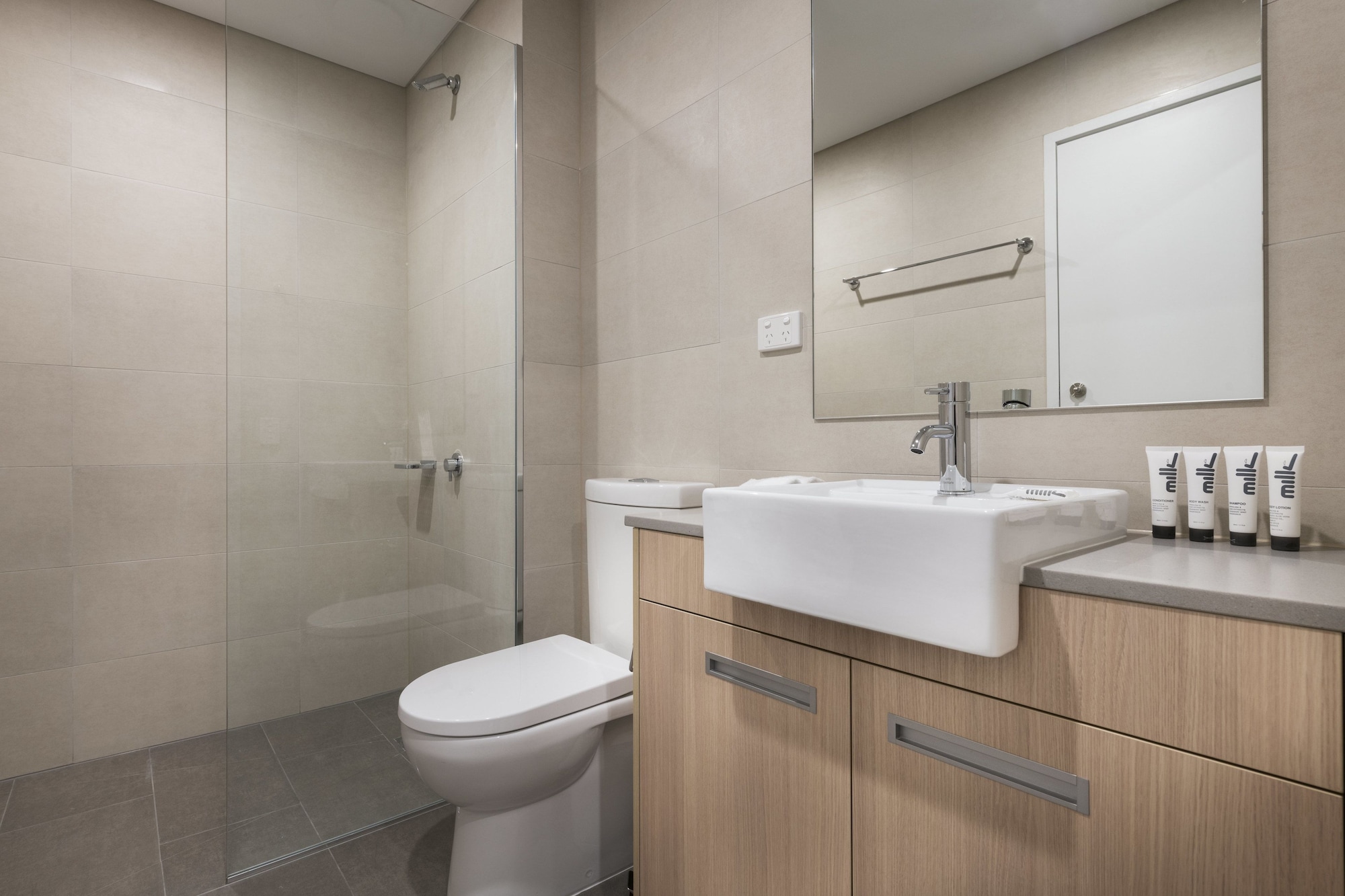 DELUXE, APARTMENT, DOUBLE OR TWIN BED
