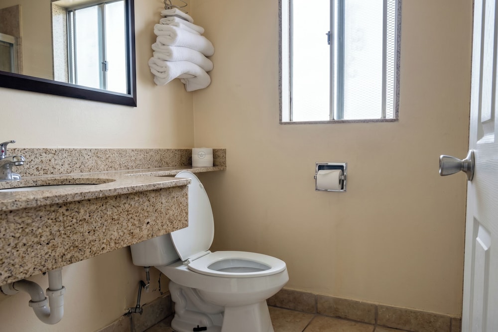 غرفة بسرير كينج، Om Park Inn and Suites El Cajon near San Diego 6/10
