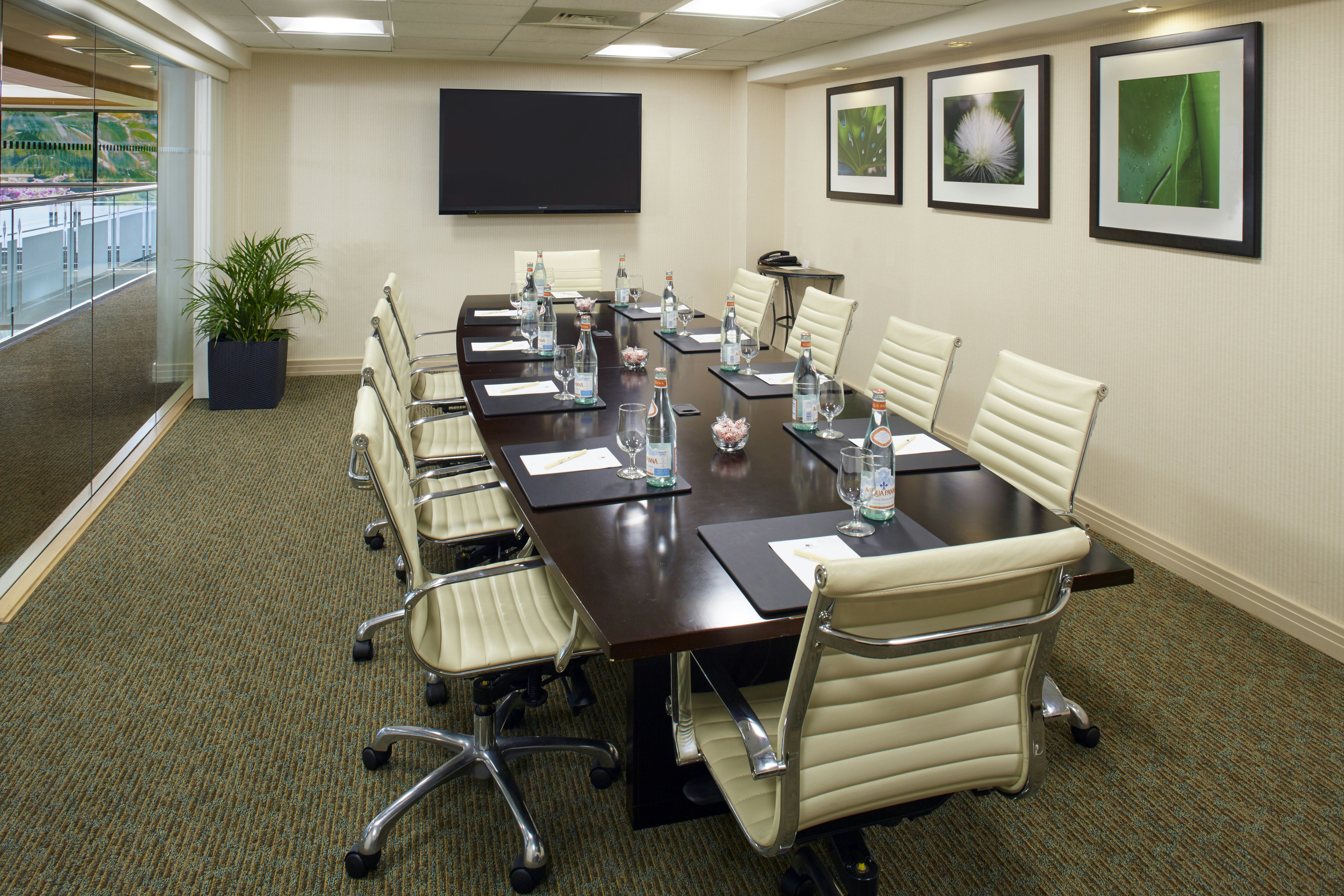 Doubletree By Hilton Alana Waikiki Beach Hotel 62/73