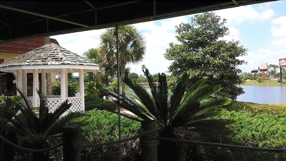 Maingate Lakeside Resort photo2
