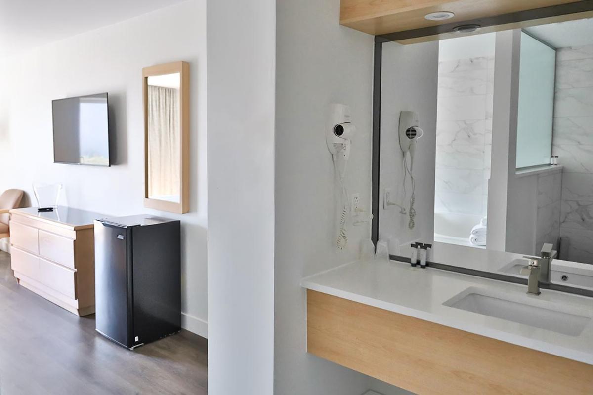 Travelodge by Wyndham Mascouche 24/28