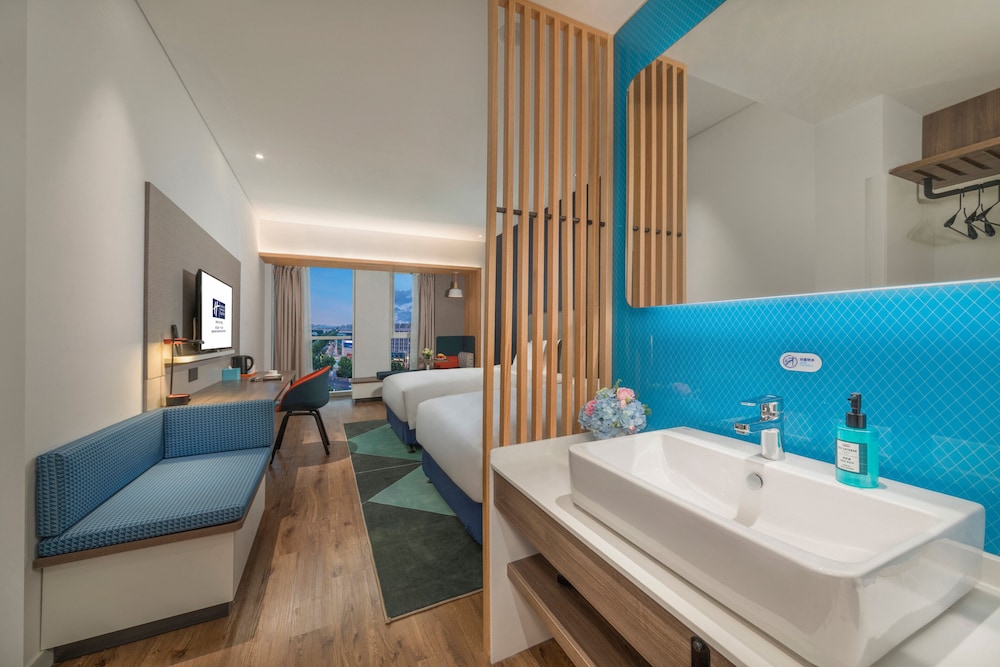 Holiday Inn Express Qingdao Chengyang Central 25/59