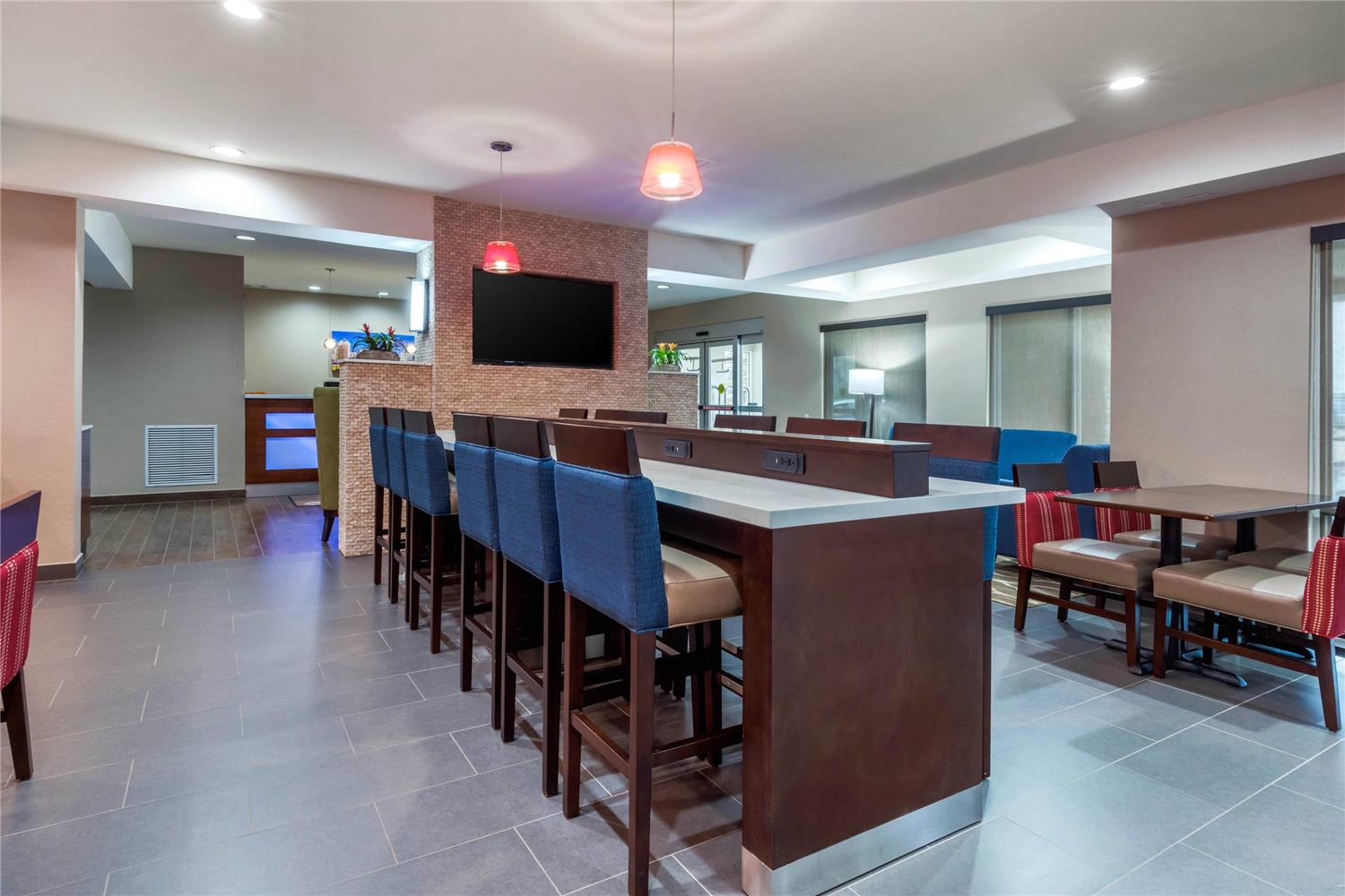 Comfort Inn and Suites Montgomery East Carmichael Rd 43/54