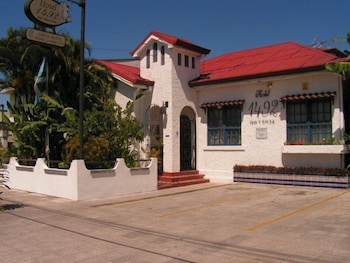 1492 Hotel 49/51
