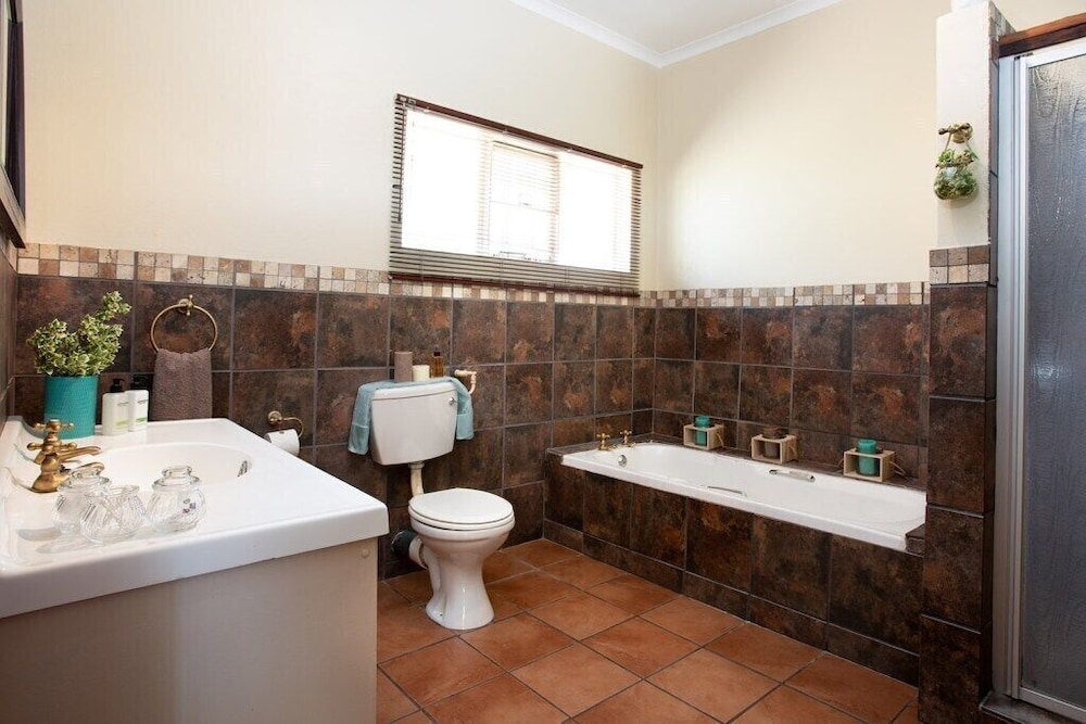 Gannabos Guest House 49/50