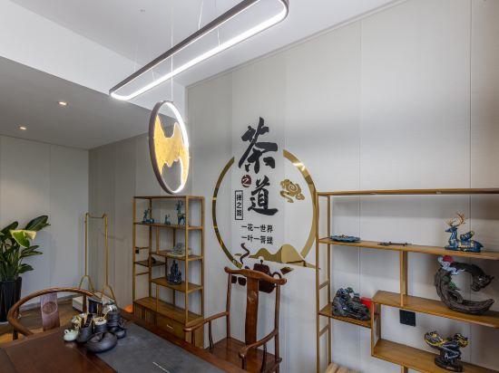James Joyce Coffetel (Dujiangyan Municipal Government) 19/61