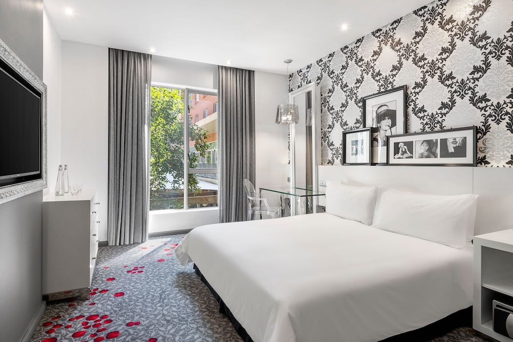 Room at Protea Hotel Fire And Ice Johannesburg Melrose Arch, JOHANNESBURG