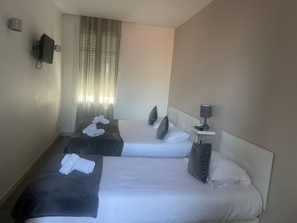 ROOM, TRIPLE