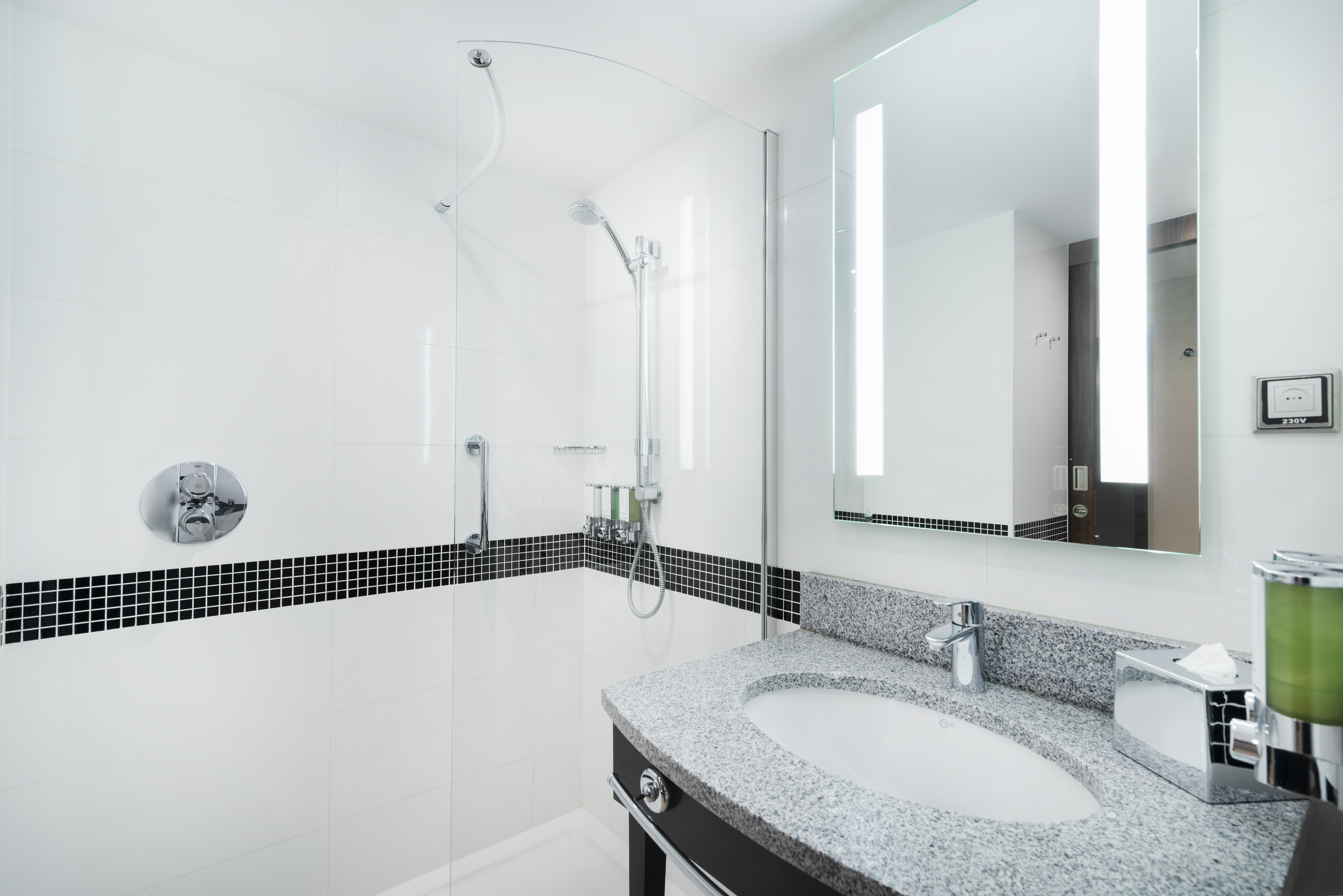 Standard, Twin Beds, Hampton By Hilton Krakow 2/3