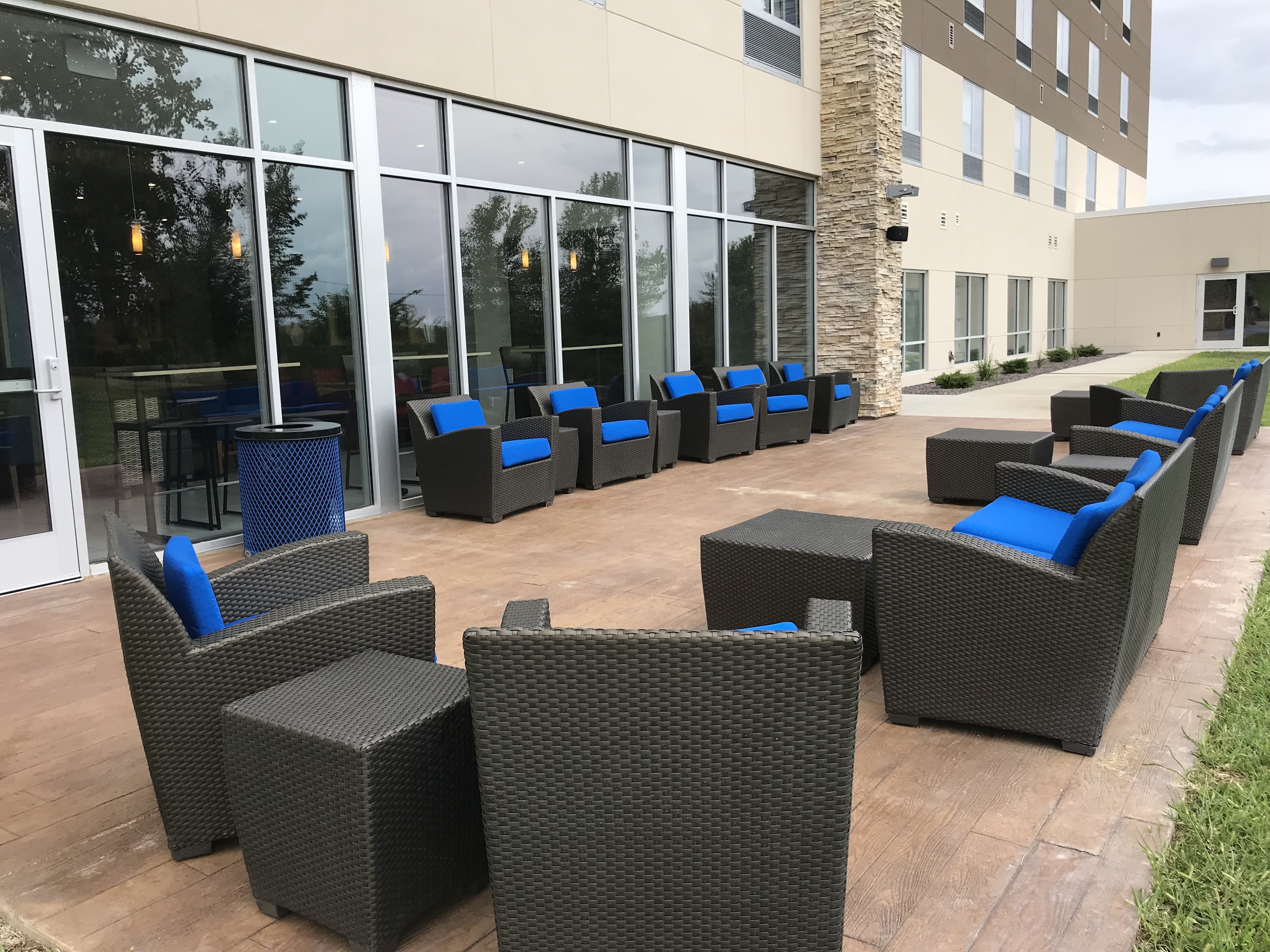 HOLIDAY INN EXPRESS & SUITES HANNIBAL - MEDICAL CENTER 37/53
