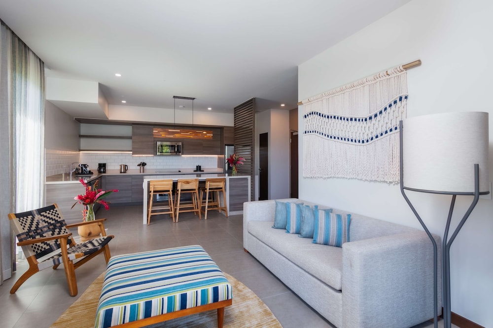 Botanika Osa Peninsula, Curio Collection by Hilton 37/73