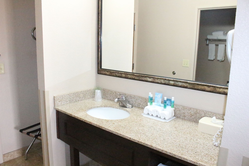 Holiday Inn Express & Suites Kansas City-Liberty (Hwy 152), an IHG Hotel 14/74