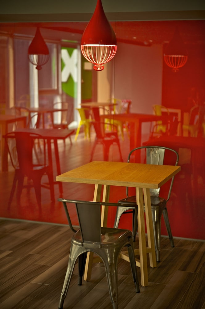Fx Inn Kaohsiung Zhonghua Road Branch 46/56