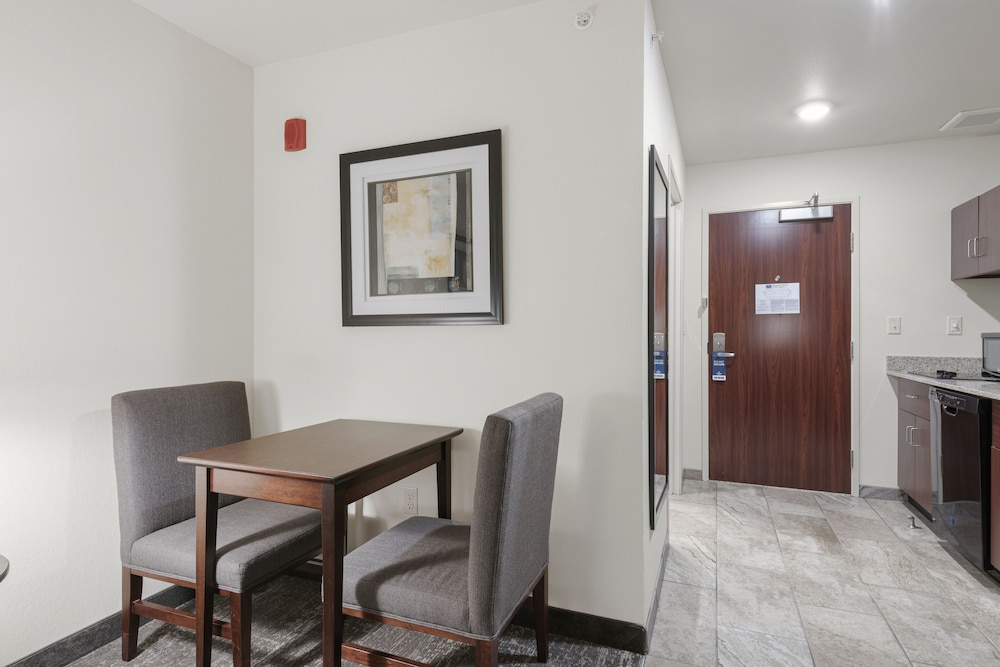 Cobblestone Hotel & Suites - Urbana 38/69