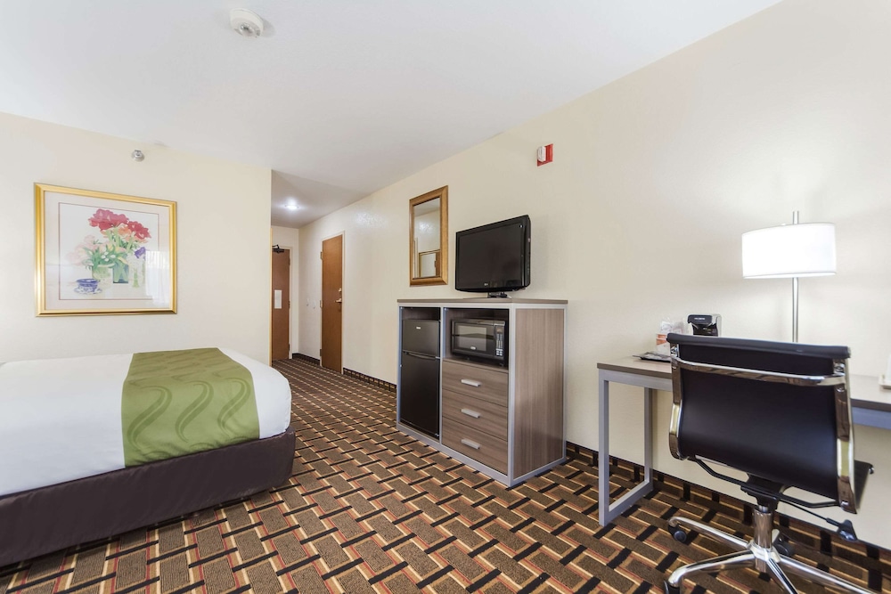 Quality Inn Lincoln Cornhusker 23/30