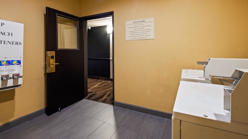 Best Western Windsor Pointe Hotel & Suites-AT&T Center photo3